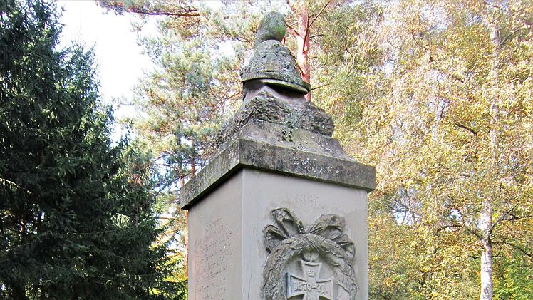 Dieses Denkmal für die Gefallenen des Deutsch-Französischen Krieges 1870/1871 wurde erst 1974 vom Steinacher Marktplatz zur Bergkapelle versetzt.
