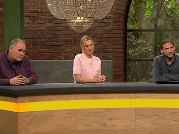 Bares für Rares Die alte Bierwerbung gehöre "in die Eifel und nicht nach Holland", fand Walter "Waldi" Lehnertz.