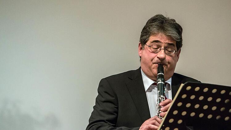 Angelika Stirner-Ebert beim Baustellenkonzert im Pfarr- und Dekanatszentrum St. Augustin.Foto: Jochen Berger