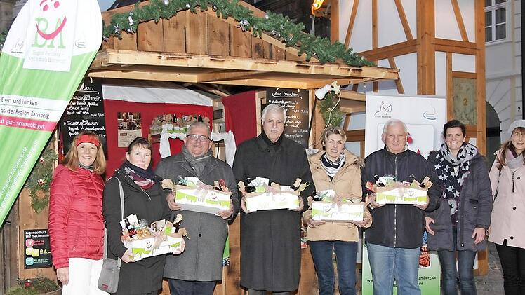 Das "Weihnachtskistla" freut sich auf zahlreiche Abnehmer.  Foto: Mader