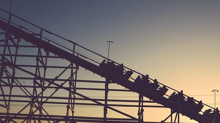 &Uuml;ber eine Stunde mussten Fahrg&auml;ste in einer Achterbahn in Mannheim ausharren: Wegen eines Kurzschlusses blieb die Bahn in &uuml;ber 10 Meter H&ouml;he stehen. Symbolbild: pixabay.com/free-photos