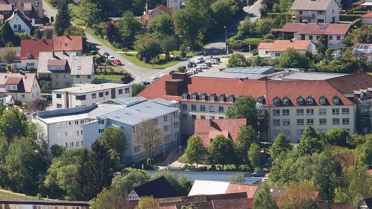 In der Klinik Fr&auml;nkische Schweiz kamen &ouml;fter Honorar&auml;rzte und selbstst&auml;ndige Krankenschwestern zum Einsatz. Auch diese m&uuml;ssen versichert werden. Foto: Josef Hofbauer