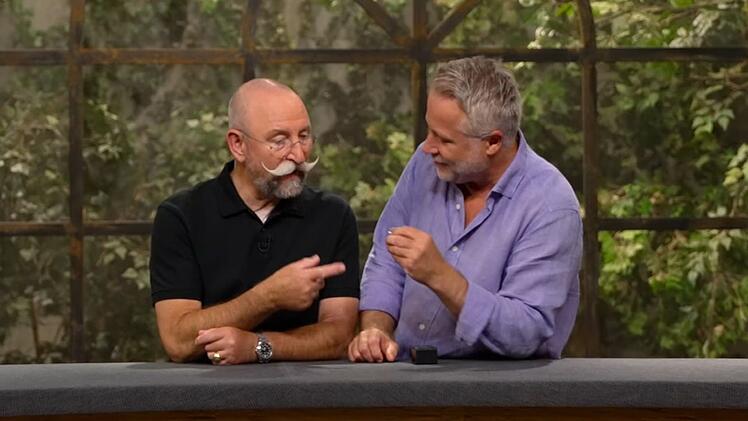 Was eine Verkäuferin in der Dienstagsausgabe von "Bares für Rares" (ZDF) auf den Tisch legte, war winzig klein, hatte aber das Potenzial für große Gefühle.