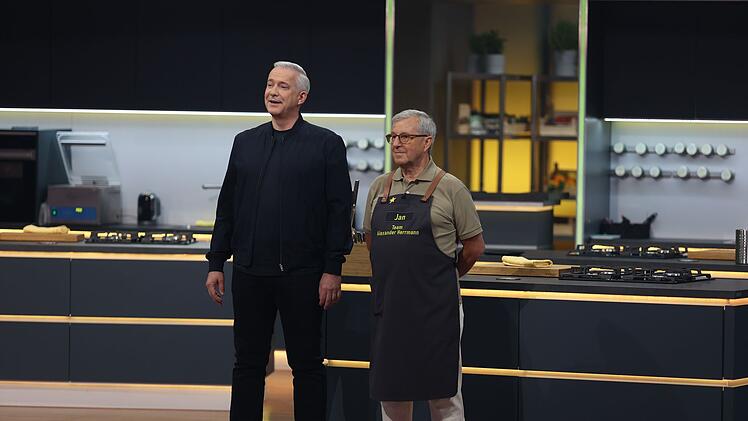 Jan Hofer muss trotz goldenem Stern um den Verbleib in der Show zittern.