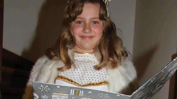 Emely Hildner ist das erste Stanicher Christkind. Foto: Sonny Adam