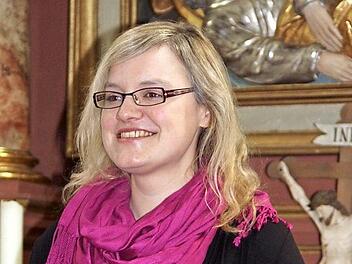 Vikarin Anna Städtler-Klemisch schätzt die aktive Gemeinde in Kasendorf, möchte aber noch mehr Menschen dazu bewegen, in die Kirche zu gehen. Foto: Katharina Müller-Sanke