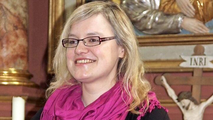 Vikarin Anna Städtler-Klemisch schätzt die aktive Gemeinde in Kasendorf, möchte aber noch mehr Menschen dazu bewegen, in die Kirche zu gehen. Foto: Katharina Müller-Sanke