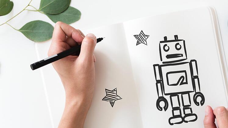 Das Schreiben und Malen mit der linken Hand: Nicht nur eine Umschulung kann gefährlich werden. Symbolbild: rawpixels.com/pexels