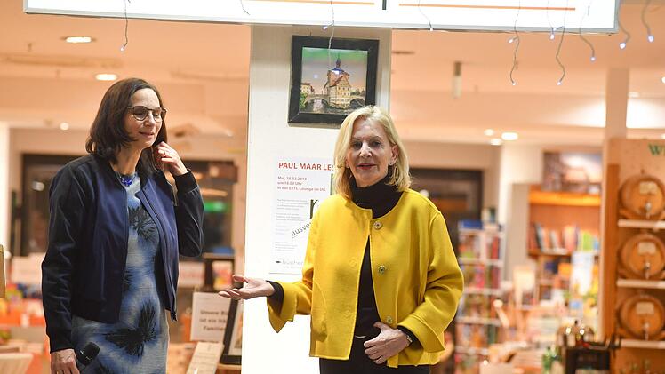 Gabriele Schrödel (links) stellt Gaby Hauptmann vor. Foto: Ronald Rinklef