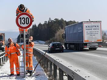Eine erlaubte Geschwindigkeit von 130 km/h. Das k&ouml;nnte schon bald auch auf Deutschlands Autobahnen zur Realit&auml;t werden. Symbolbild: Patrick Seeger/dpa