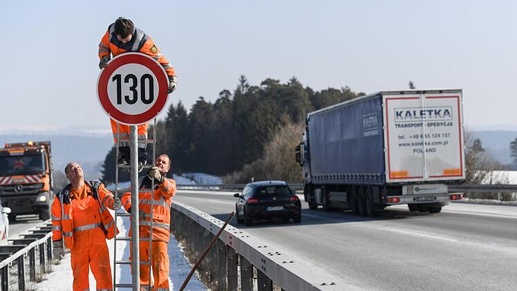 Eine erlaubte Geschwindigkeit von 130 km/h. Das könnte schon bald auch auf Deutschlands Autobahnen zur Realität werden. Symbolbild: Patrick Seeger/dpa