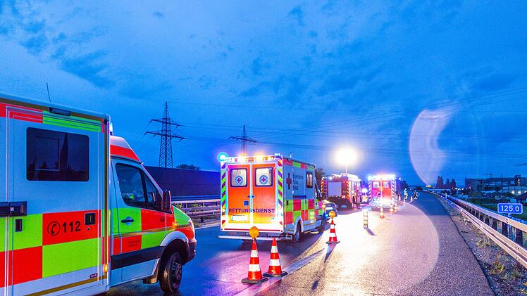 Zahlreiche Rettungsfahrzeuge waren im Einsatz.