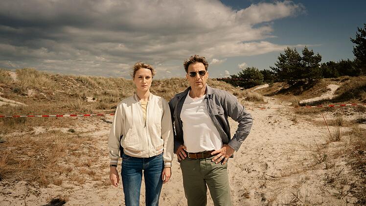 Femke Folkmer (Pia Barucki) und Tjark Wolf (Hendrik Duryn) bekommen es in ihrem ersten von drei neuen "D&uuml;nentod"-Filmen mit einem komplexen Kriminalfall zu tun.