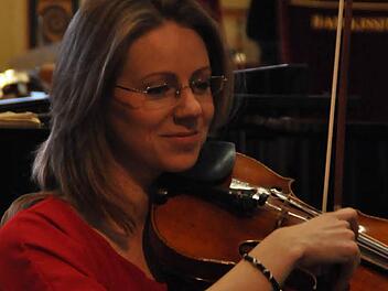 Ein neues Gesicht in und vor dem Kurorchester: Lidia Shlapik. Foto: Peter Klopf
