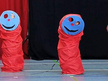 Die Raupengang sorgte durch die tolle Aufführung für einige Lacher und viel Applaus beim Publikum.  Fotos: Johanna Blum