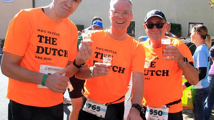 Die drei fliegenden Holländer Rob, Frank und Alfred genossen den Lauf und die fränkischen Spezialitäten. Foto: Bertram Wagner