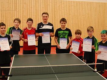 In Windheim wurde das erste Ranglistenturnier des Tischtennis-Nachwuchses ausgetragen. Das Bild zeigt die besten Jungen, A- und B-Schüler: (von links) Benedikt Trebes, Lukas Müller, Luca Löffler, Johannes Bauer, Jan-Niclas Zänker, Erik Neubauer, Niklas Kolb und Tarius Mann.