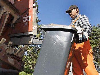 Erstmals seit 1993 werden die Gebühren für die Müllentsorgung im Landkreis erhöht. Symbolfoto: Harald Heinritz/abfallbild.de
