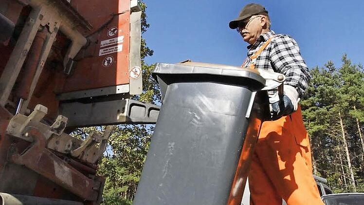 Erstmals seit 1993 werden die Gebühren für die Müllentsorgung im Landkreis erhöht. Symbolfoto: Harald Heinritz/abfallbild.de