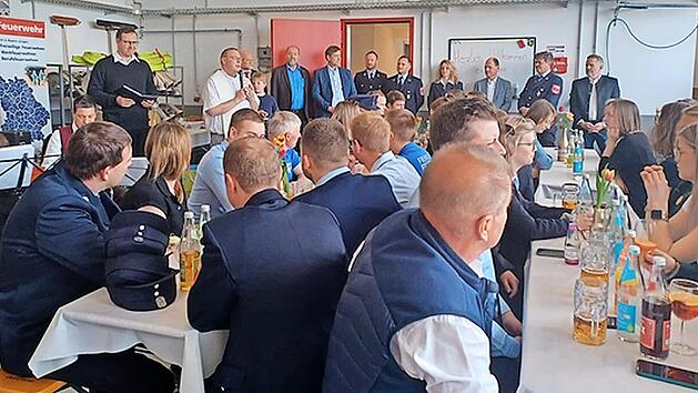 Gute Stimmung herrschte bei der Einweihung des neuen Feuerwehrhauses in Weingarts.