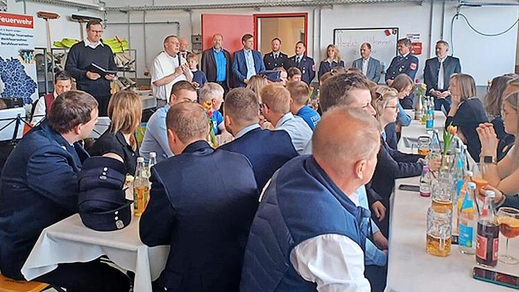 Gute Stimmung herrschte bei der Einweihung des neuen Feuerwehrhauses in Weingarts.