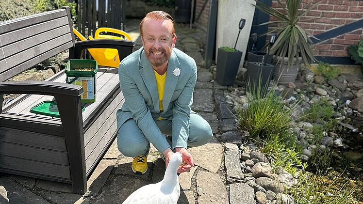 "Ich habe ein sehr enges Verhältnis zu den Enten", verrät Ross Antony im Interview mit der Nachrichtenagentur teleschau. Der frühere Bro'Sis-Star erzählt, warum ihm die Tiere ihn so glücklich machen und wie sie ihm dabei helfen, privat abzuschalten.