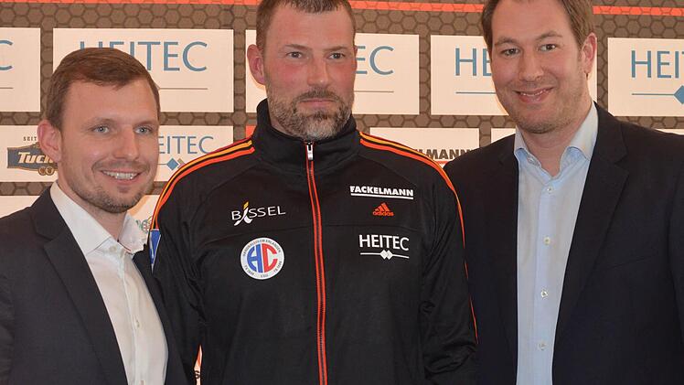 Andersson (Mitte) mit Geschäftsführer Stefan Adam (rechts) und dem stellvertretenden Aufsichtsratsvorsitzenden Ralph Koczwara. Foto: Nikolas Pelke