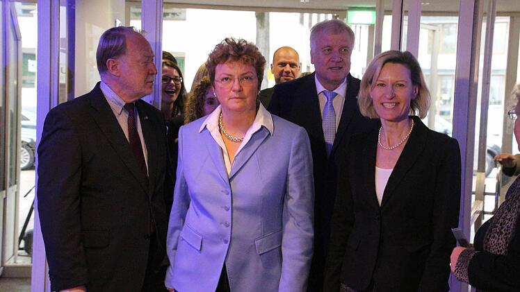 Monika Hohlmeier und Angelika Niebler gehen voraus.