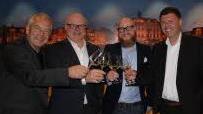 Sommelier und Winzer stoßen an (von links): Georg Hünnerkopf (Weingut Schloss Hallburg), Traube-Chef Bernd Glauben, Florian Franke (Domänenweingut Schloss Schönborn) und Hugo Brennfleck (Weingut Brennfleck).