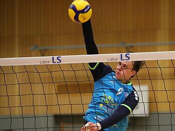Freute sich über die MVP-Auszeichnung beim 3:1-Sieg in Dresden: Nils Rehmeier. Foto: Jens Feistel/Archiv