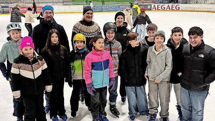 Die &bdquo;j&uuml;ngeren Minis&ldquo; auf dem Eis in der H&ouml;chstadter Arena.