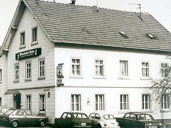 Objekte der Begierde waren während des Bierkrieges die Ausschankstellen der Mönchshofbräu, wie hier das Gasthaus Ohnemüller in Weiher.