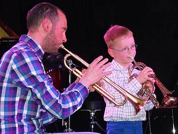 Henning Poley ist mit fünf Jahren der Jüngste, der in der "Ausbildungsstätte Luftgeflüster" Instrumentalunterricht bekommt. Viele Kinder in seinem Alter besuchen derzeit die musikalische Früherziehung und die Grundausbildung, um dann mit viel Wissen ein Blas-, Zupf- oder Schlaginstrument zu lernen. Foto: Johanna Eckert