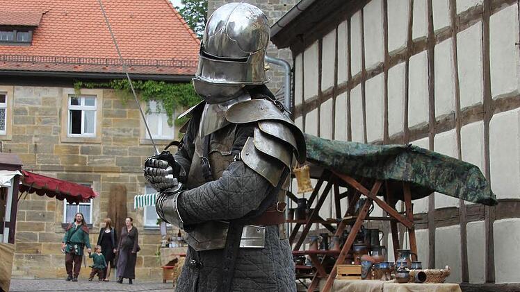 Aufgepasst: Ritter mit Schwert.Foto: Ralf Kestel