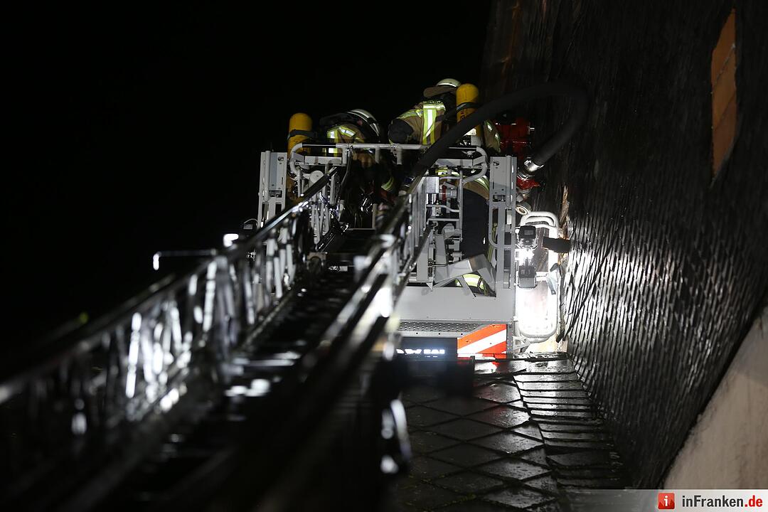 Schwelbrand an Hausfassade löst Feuerwehreinsatz in Forchheim aus