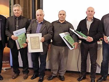 Bis zu 40 Jahre halten diese Mitarbeiter der Firma Heinz die Treue. Foto: Veronika Schadeck