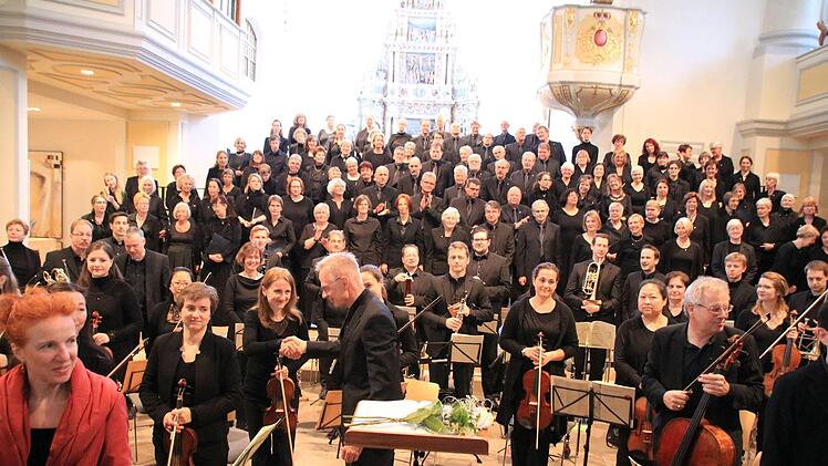 Großen Eindruck bei den zahlreichen Zuhörern in der Morizkirche hinterließ die Aufführung von Antonin Dvoráks "Stabat Mater" durch den Coburger Bachchor.Foto: Jochen Berger