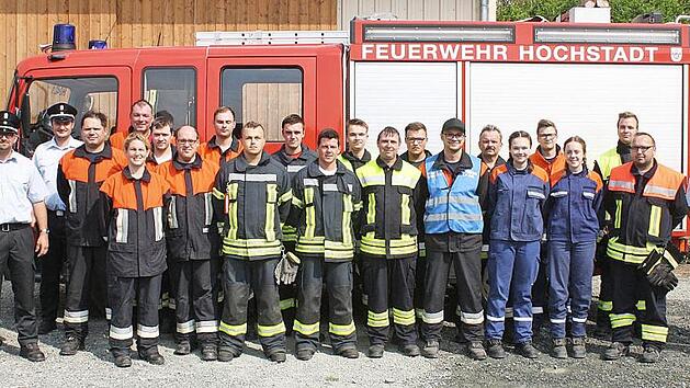 Gut aufgestellt: Die Hochstadter Floriansj&uuml;nger absolvierten die Leistungspr&uuml;fungen mit Bravour. Foto: Werner Habuer