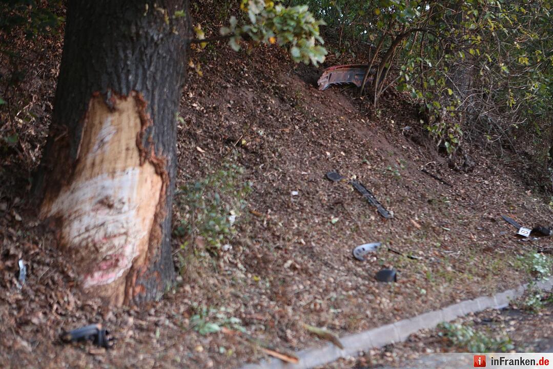 Schrecklicher Unfall am Sonntagmorgen im Kreis Lichtenfels: Zwei junge Maenner verbrennen in Unfallwrack bei Burgkunstadt