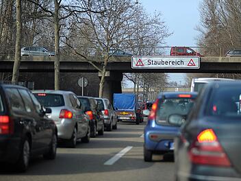Generalprobe auf dem Frankenschnellweg: In Nürnberg kam es durch die Baustelle "An den Rampen" zu erheblichen Behinderungen des Verkehrs. Symbolfoto: David Ebener / dpa