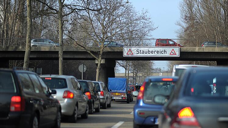 Generalprobe auf dem Frankenschnellweg: In Nürnberg kam es durch die Baustelle "An den Rampen" zu erheblichen Behinderungen des Verkehrs. Symbolfoto: David Ebener / dpa
