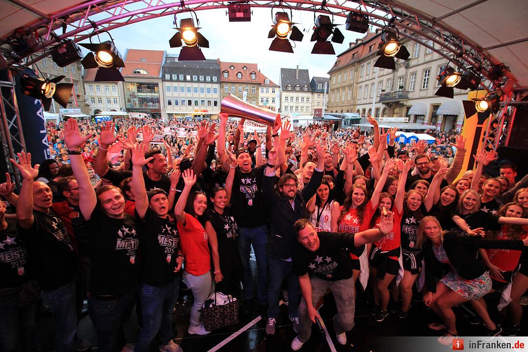 Meister-Party am Maxplatz
