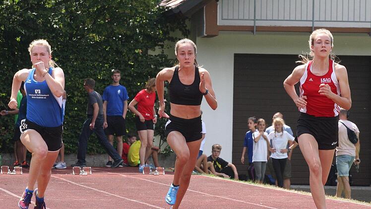 Starke Leistungen gab es in der Altersklasse der weiblichen Jugend U18. Unser Bild zeigt (von links) Lisa Wirsing (FSV Hohenroth), Anna Lukaschewitsch (TV/DJK Hammelburg) und Jael Hirschbrunn (TSV Münnerstadt).