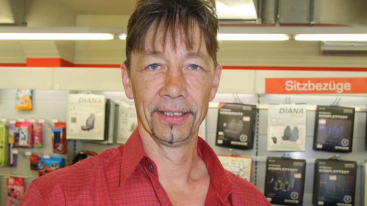 Simon Lewis von der ATU-Geschäftsstelle Bad Kissingen schätzt, dass nur in gut der Hälfte der Autos Westen liegen.