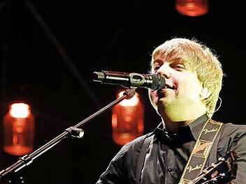 Erstmals zu Gast auf dem Schlossplatz: der junge Singer-Songwriter Philipp Poisel. Foto: Matthias Hoch
