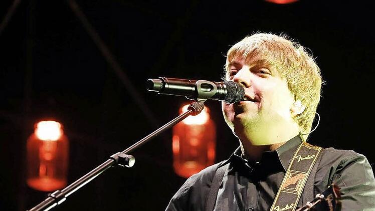 Erstmals zu Gast auf dem Schlossplatz: der junge Singer-Songwriter Philipp Poisel. Foto: Matthias Hoch