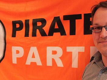 Weder bei Facebook noch bei Twitter: der frisch gewählte Direktkandidat der Erlanger Piraten, Andreas Waas Foto: Christian Bauriedel