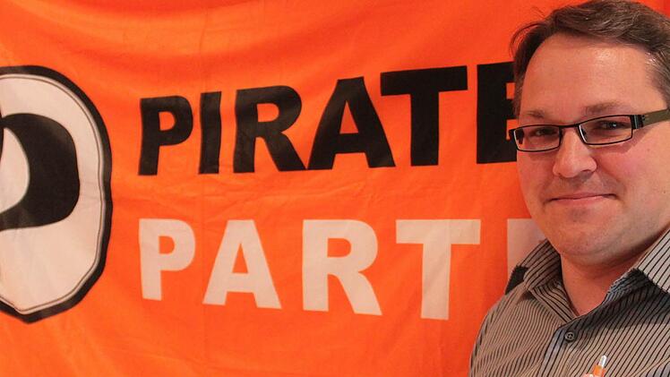 Weder bei Facebook noch bei Twitter: der frisch gewählte Direktkandidat der Erlanger Piraten, Andreas Waas Foto: Christian Bauriedel