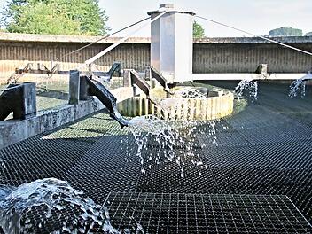 So rund, wie sie sich darstellt, lief es in der Kläranlage Junkersdorf in letzter Zeit nicht. Einiges musste nachgebessert werden, und auch derzeit scheinen noch nicht alle Probleme beseitigt zu sein. Foto: Helmut Will