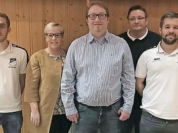 Der neue Vorstand (von links): Zweiter Vorsitzender Kevin Lang, Schriftführerin Simone Geiger, Vorsitzender Christian Engelhardt, Hauptkassier Thomas Zettl und Zweiter Vorsitzender Sebastian Scherbel Foto: H. Schülein